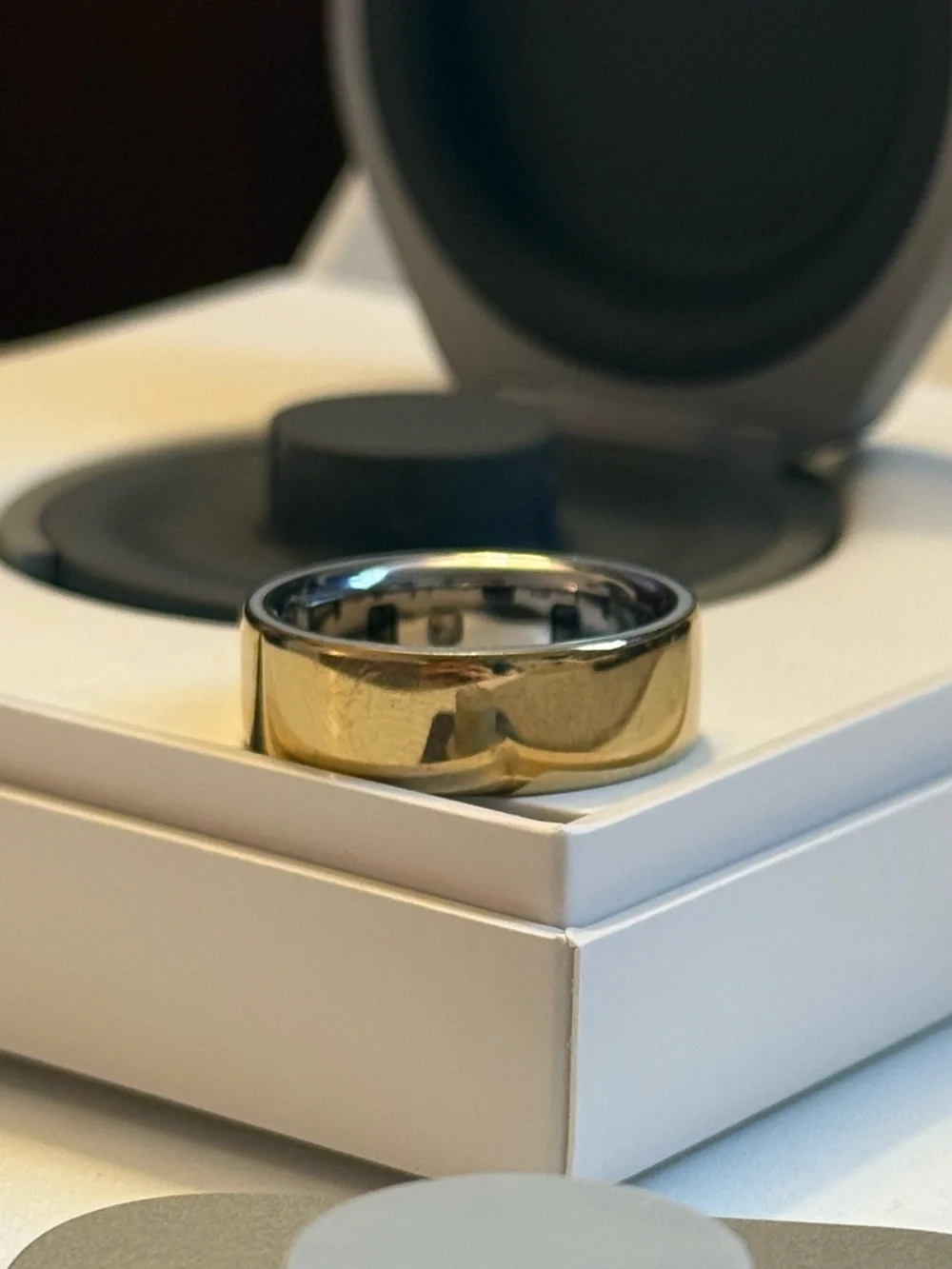 Oura Ring Gen 4 Gold Size 10 + Charger & Wireless Charging Case